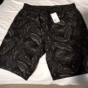 Hawaiian beach short for men.
